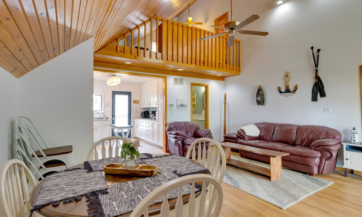 Anthony Cabin | Kansas Vacation Rental w/ Boat Dock & Lake Access