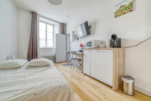 Limoges Apartment | Kaolin