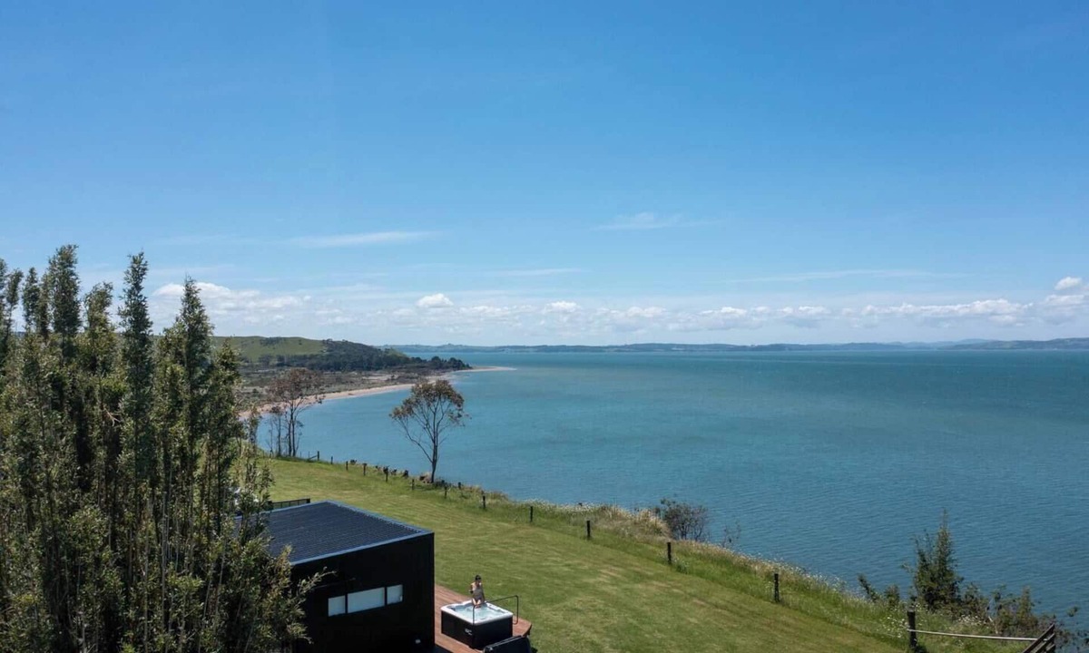 Pouto House | Kapia Lodge - Luxury waterfront