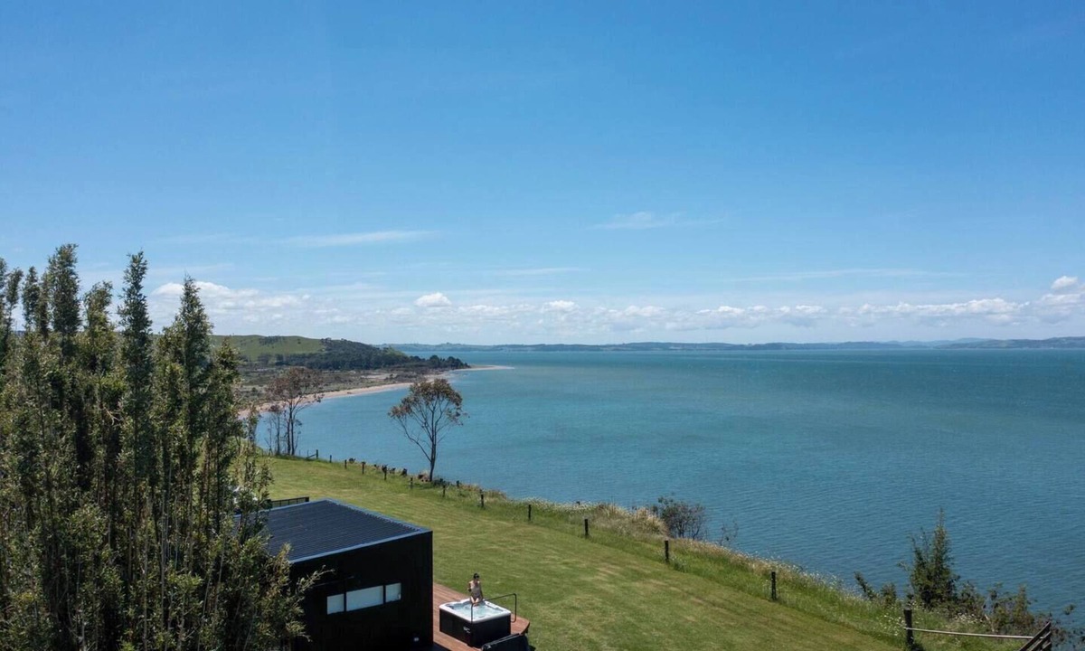 Pouto House | Kapia Lodge - Luxury waterfront