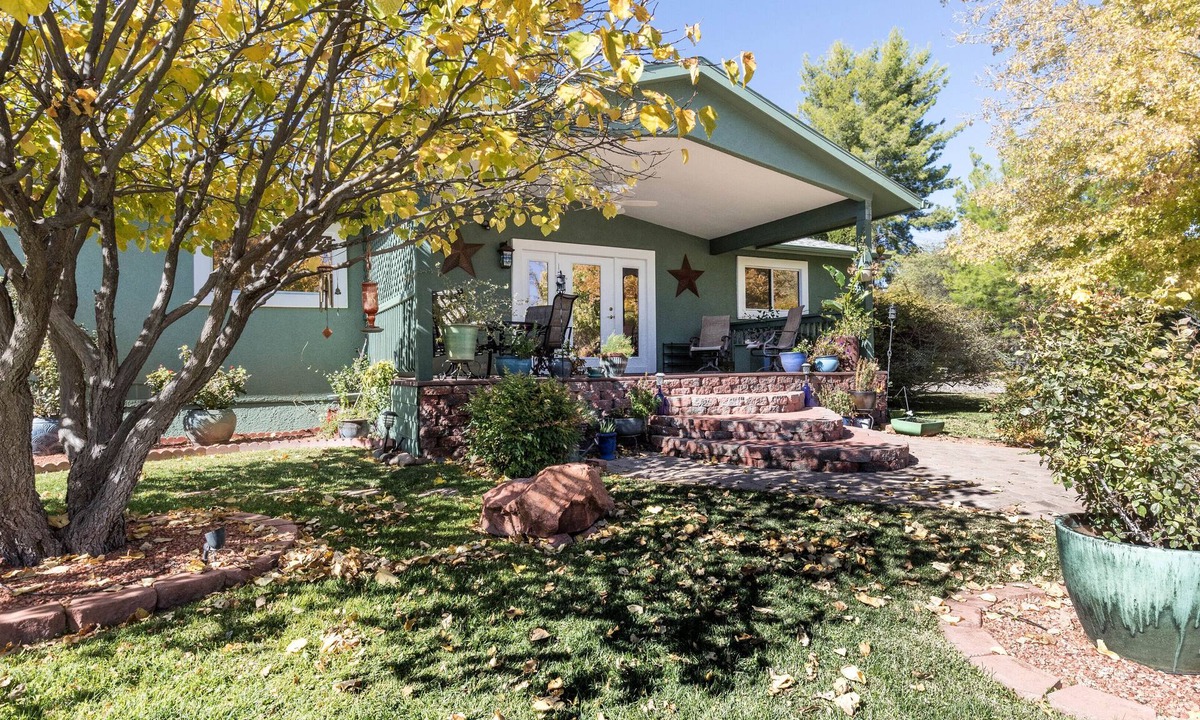 Cottonwood House | Kapila Gardens Family Retreat with heated pool