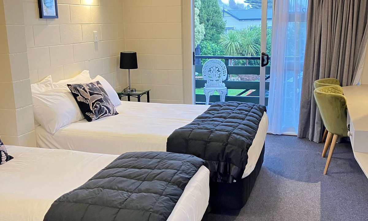 Waikanae Hotel | Kapiti Gateway Motel