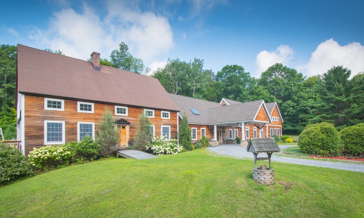 North Pownal House | Karin's Place VT: Secluded post and beam with private pool, sauna, & playground