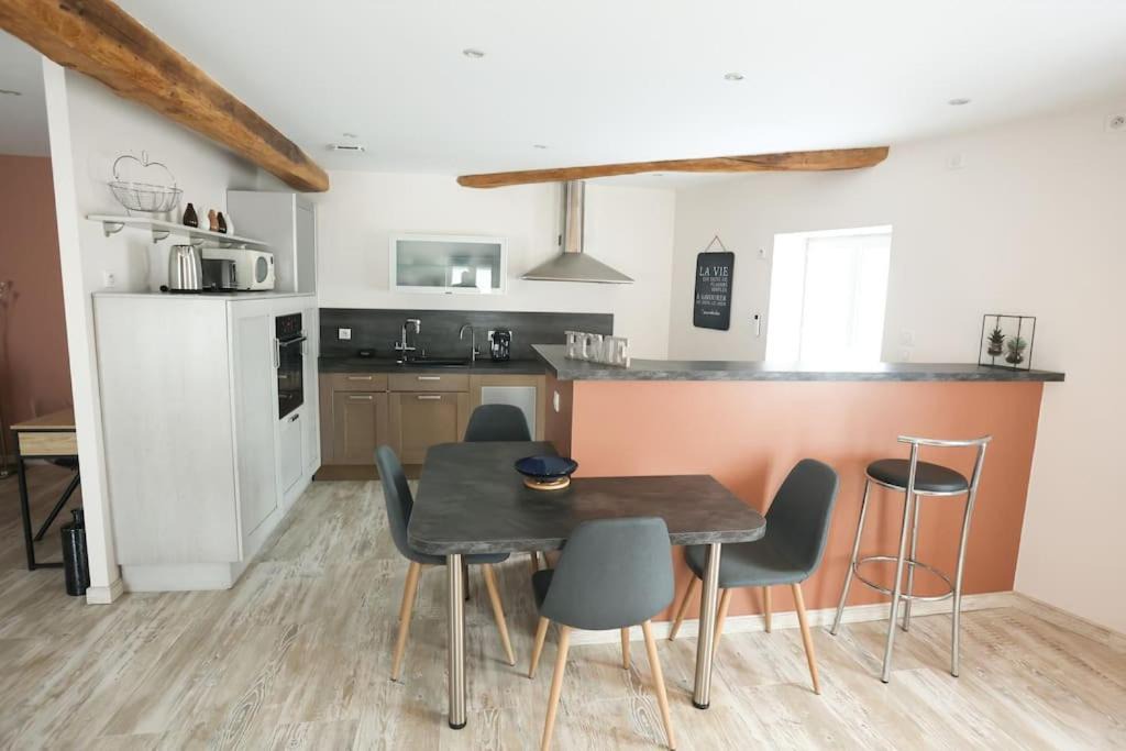 Saint-Just-la-Pendue Apartment | Karine hospitality