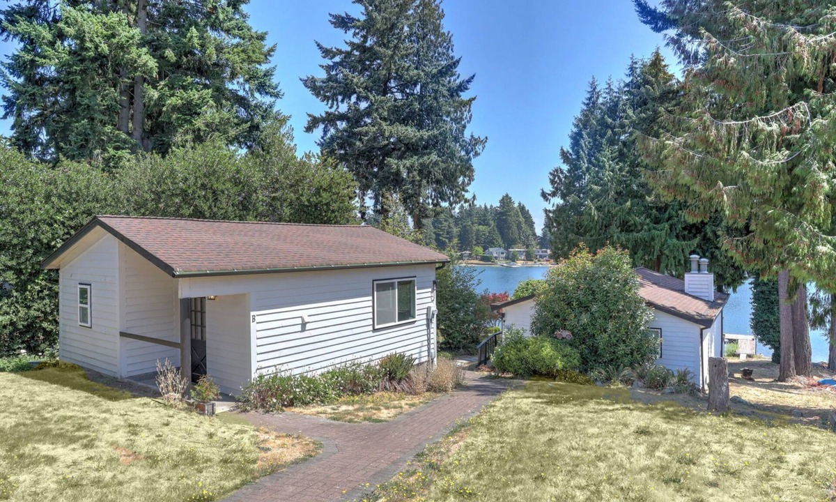 SeaTac Cottage | Karmen's Lake Cottage B