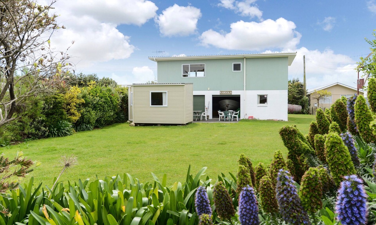 Waimarama Cottage | Karoola - Waimarama Bach