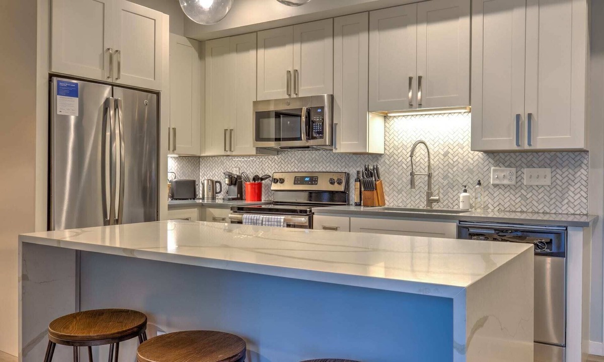 DeBaliviere Place Apartment | Kasa | Enjoy a Live Show at The Muny | Forest Park