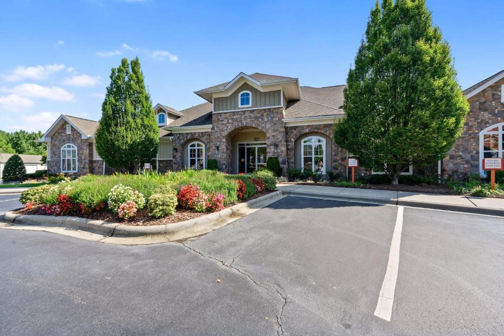 Paw Creek Apartment | Kasa Northlake Charlotte