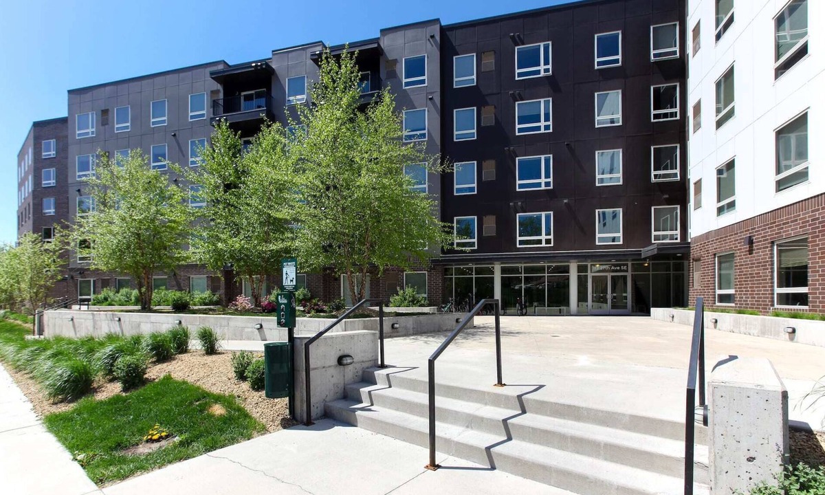 Prospect Park Apartment | Kasa | Study Friendly or Work Friendly, Fast Wifi | Minneapolis