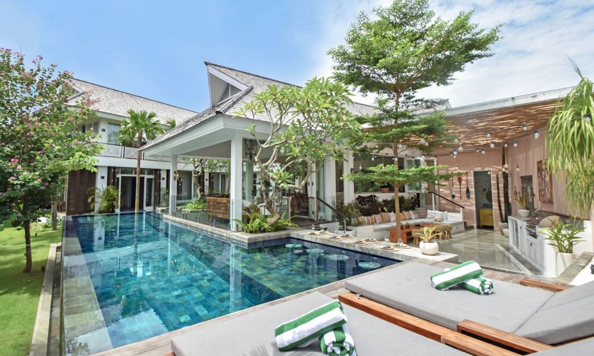 Berawa Villa | Kasianda Estate - Twelve Bedroom Villa, Sleeps 24