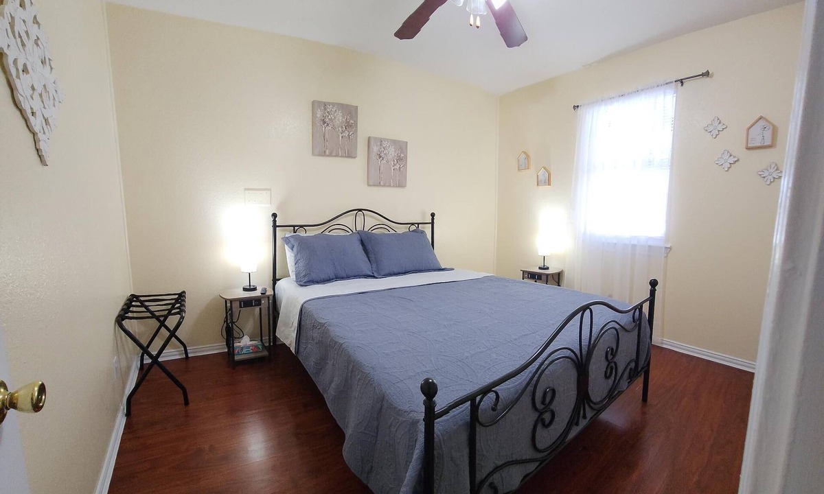 Redwood Apartment | KASITA.5 min to river, 4min to Christus S R hospital, state University 12min