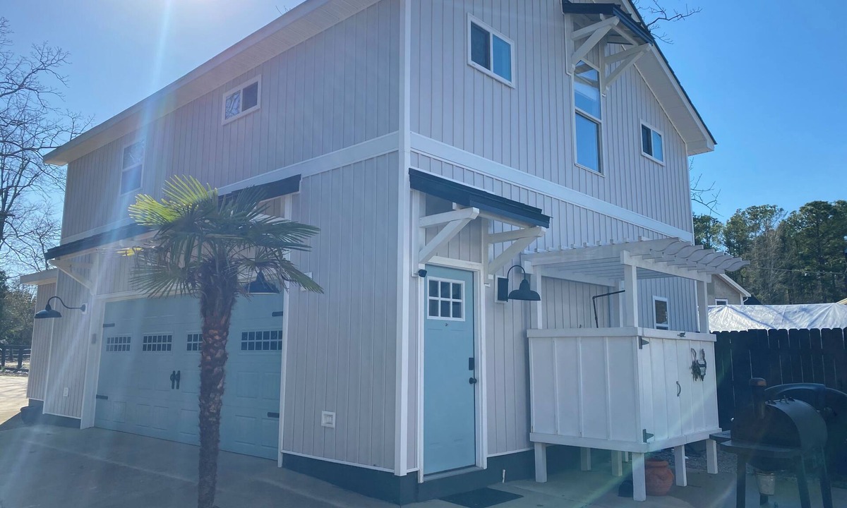 Gilbert Cottage | Kate's Cottage - charming 1-bedroom in Gilbert - lake front/dock access