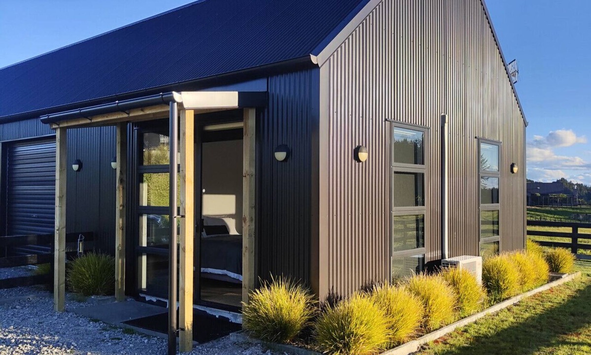 Kinloch Condo | Katelyn Studio - Rural Couples Retreat