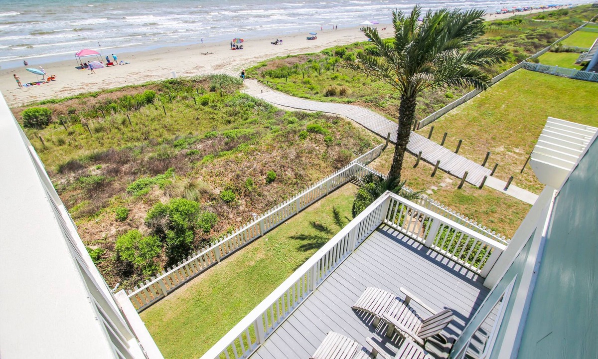 Beachside Village House | Kathie's Beachfront Kottage | Beachfront Home!