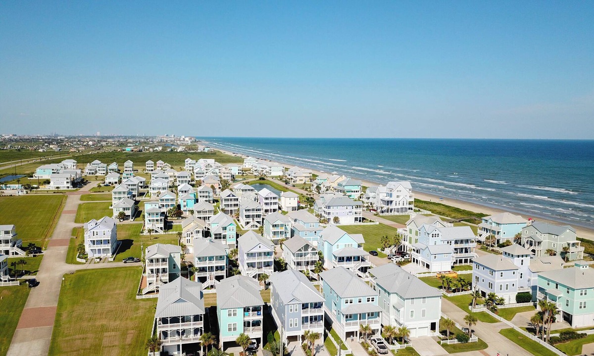 Beachside Village Cottage | Kathie's Beachfront Kottage by Ryson Vacation Rentals