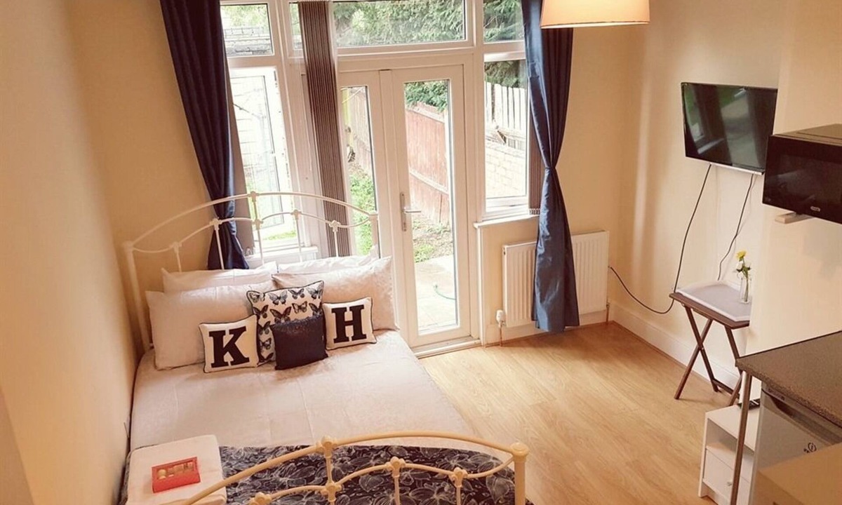 Enfield Hotel | Kathleen House Plus