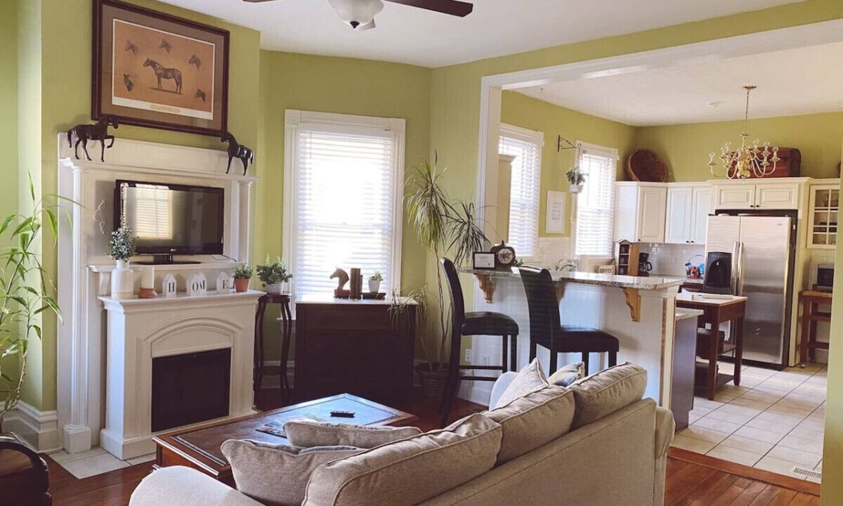 Lexington House | Kathy`s Place -Horse park, Keeneland Racing, Bourbon Tours, UK Sports, Rupp Arena