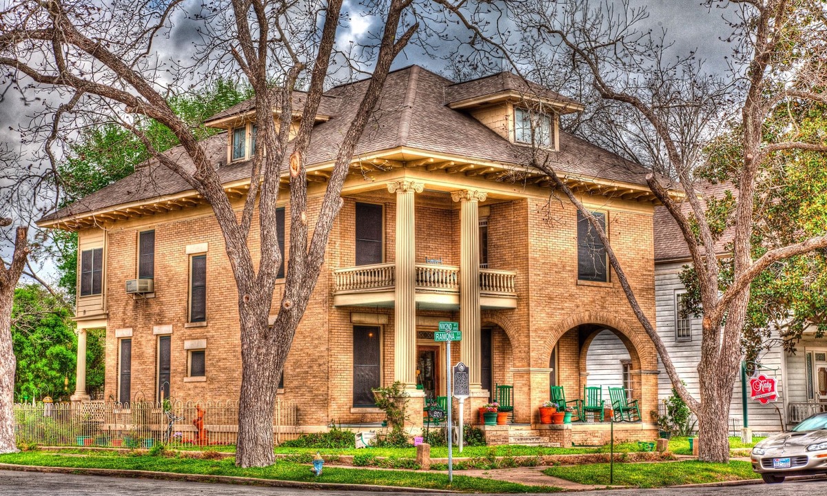 Smithville Hotel | Katy House Bed and Breakfast