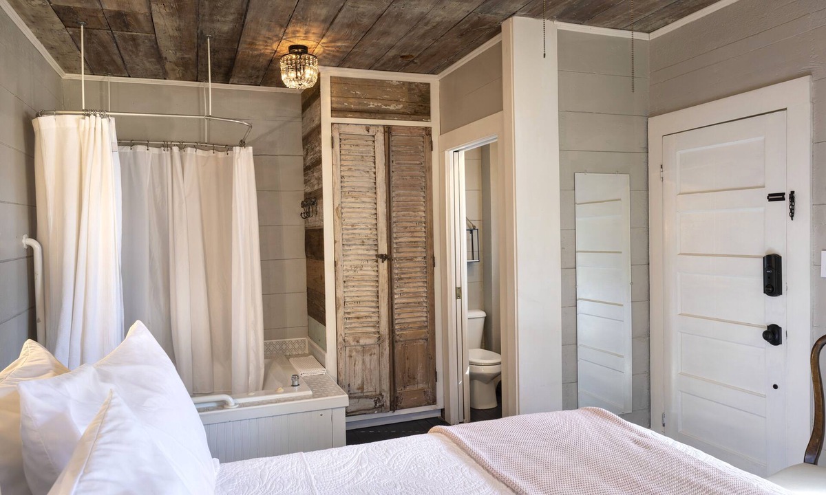 Smithville Bed & Breakfast | Katy House Bed and Breakfast