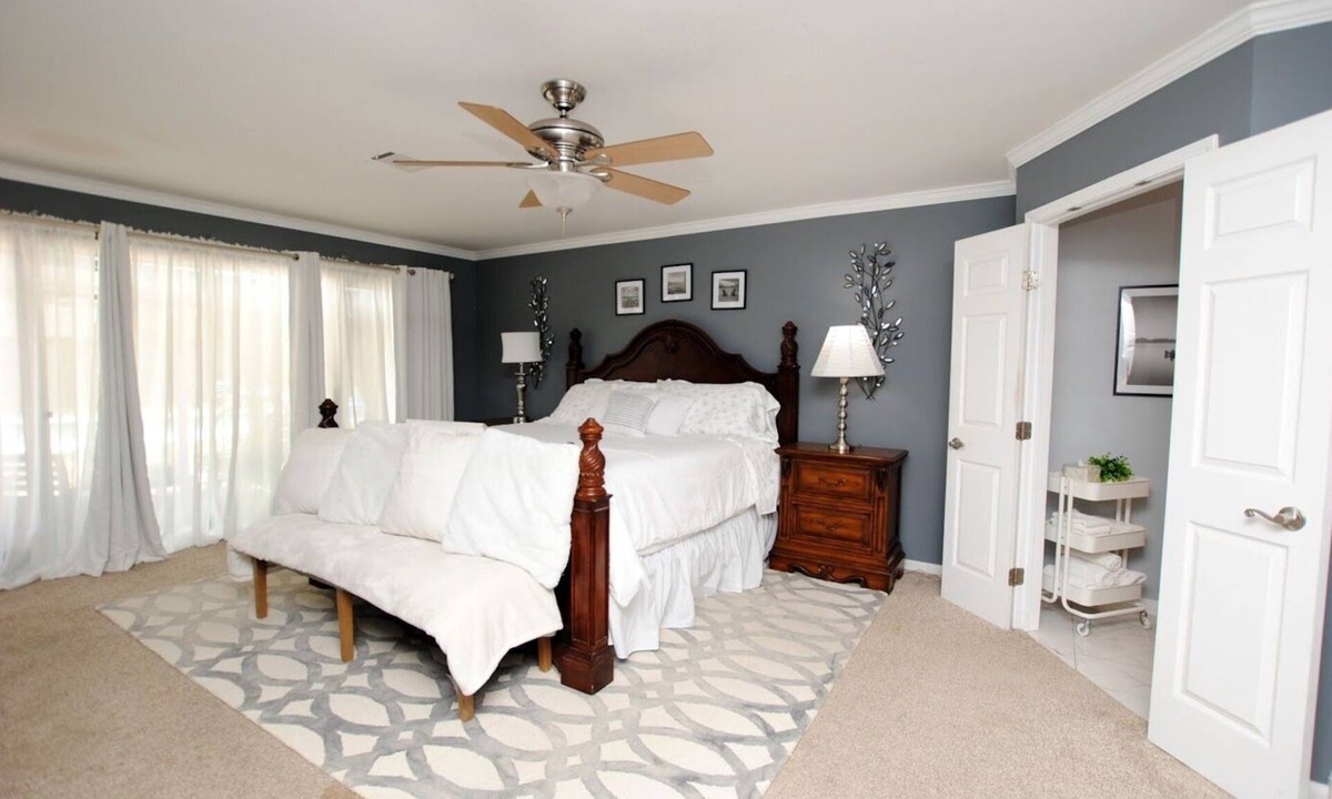 Memorial Parkway House | Katy Luxury 4 EnSuite Oasis w/Private Pool & King Suites – Family & Work Ready.