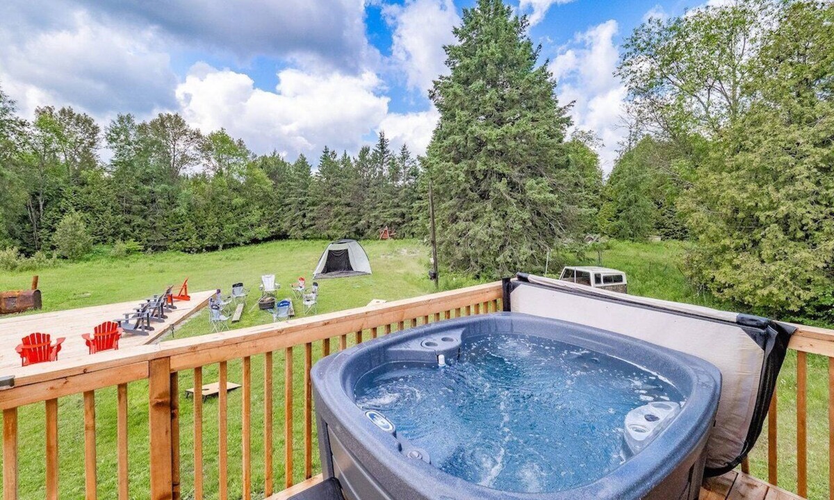 Irondale Cottage | Kawartha Lakes Cozy Cottage Retreat with HOT TUB