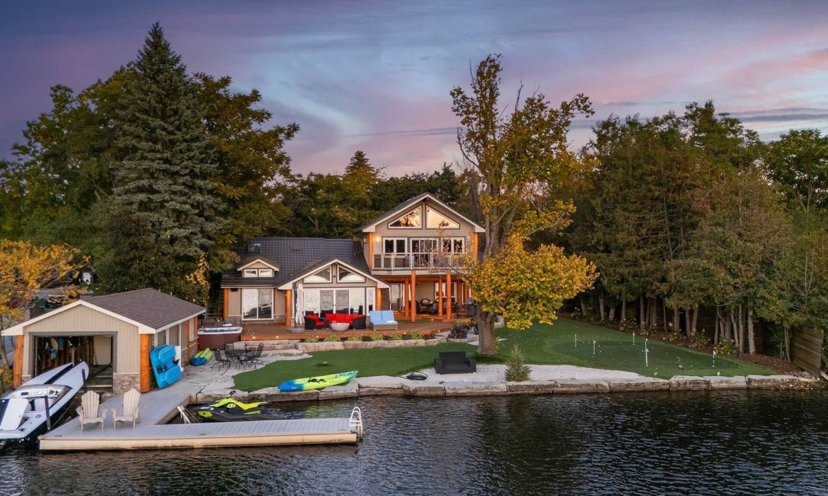 Fenelon Falls Cottage | Kawartha Lakes Waterfront, Hot Tub & Steam Room