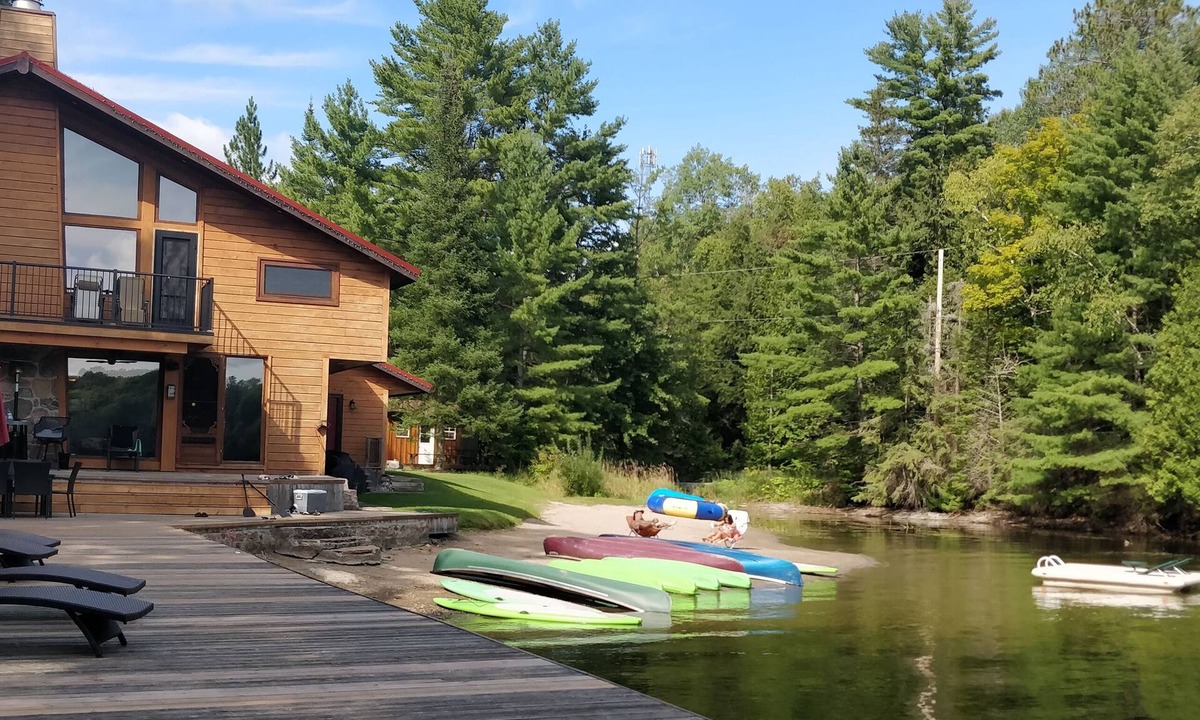 Trent Lakes Cottage | Kawartha Lakes Waterfront Cottage - Sleeps 16