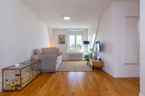 Werd Apartment | KAYA Zurich Apartment 5B - Downtown 2BR Deluxe Loft Apt