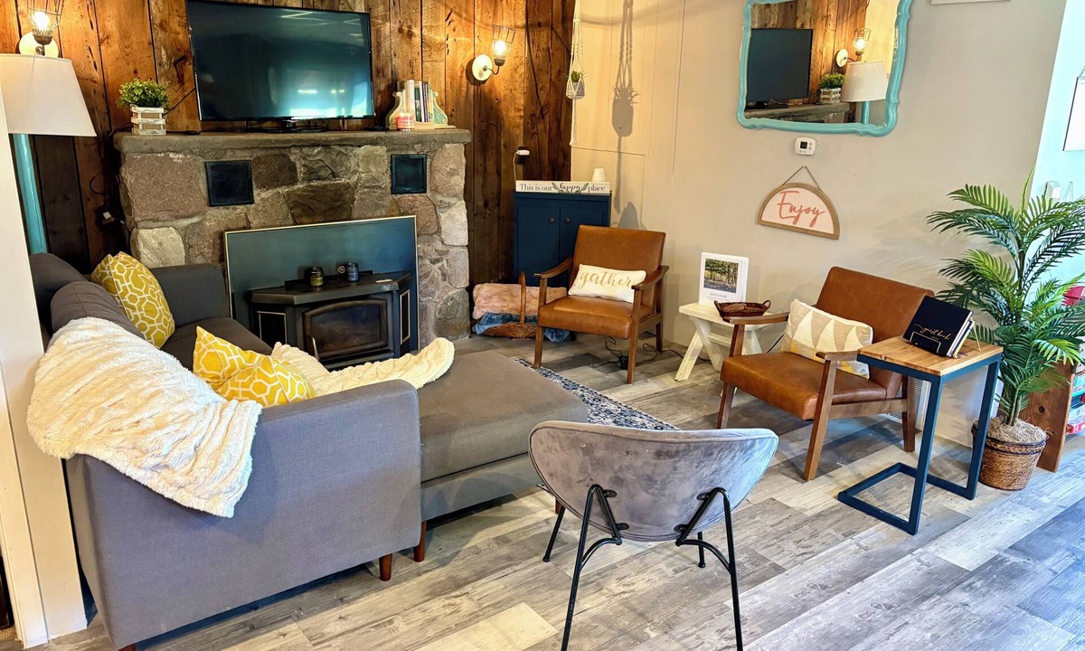 Long Lake Cabin | Kayak & Fire Pit! Sleeps 9!