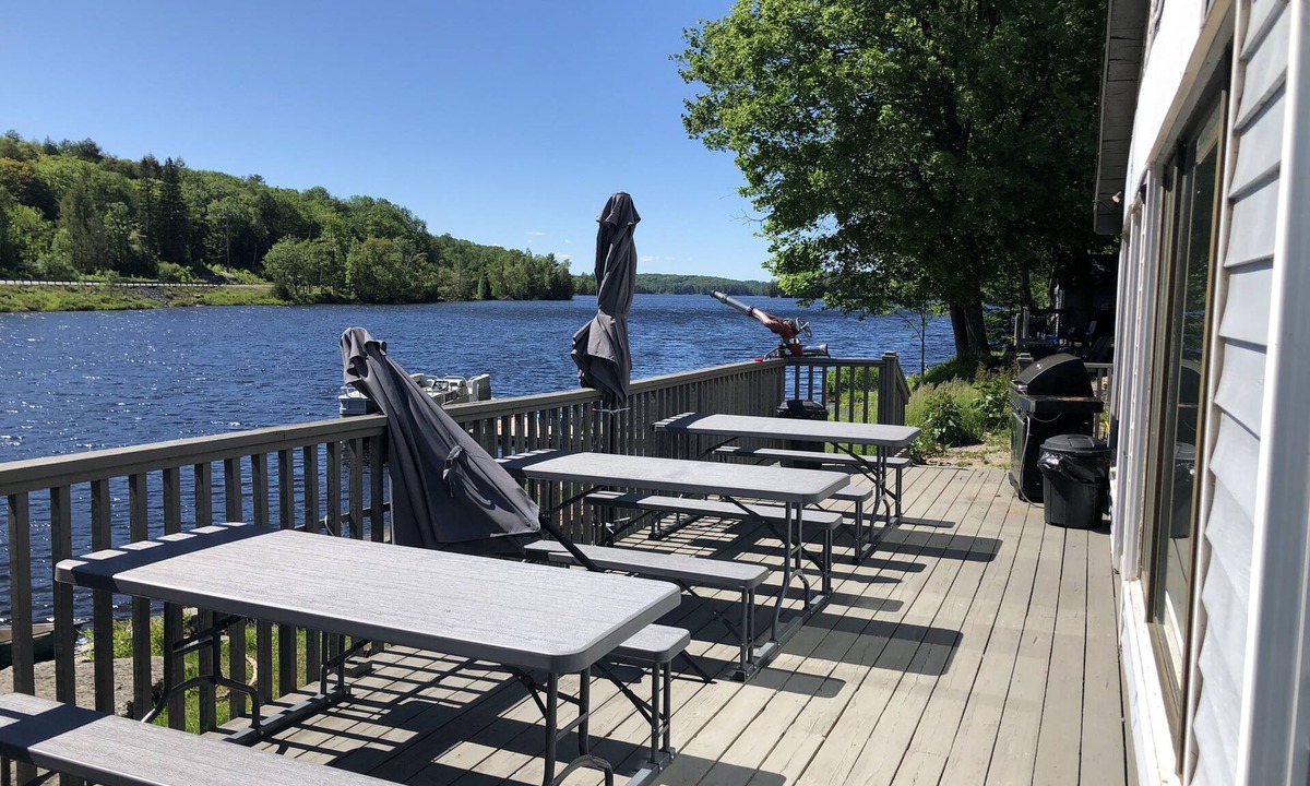 Algonquin Highlands Cottage | KAYAKS, CANOE, PADDLE BOARDS, WIFI,