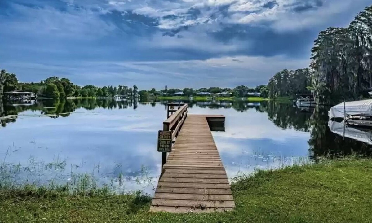 Odessa Cottage | Kayaks, Canoe, Private Lake Community