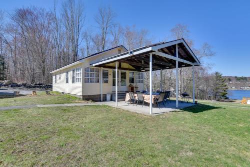 Ellenville Apartment | Kayaks & Canoes: Lake-View Retreat in Ellenville!