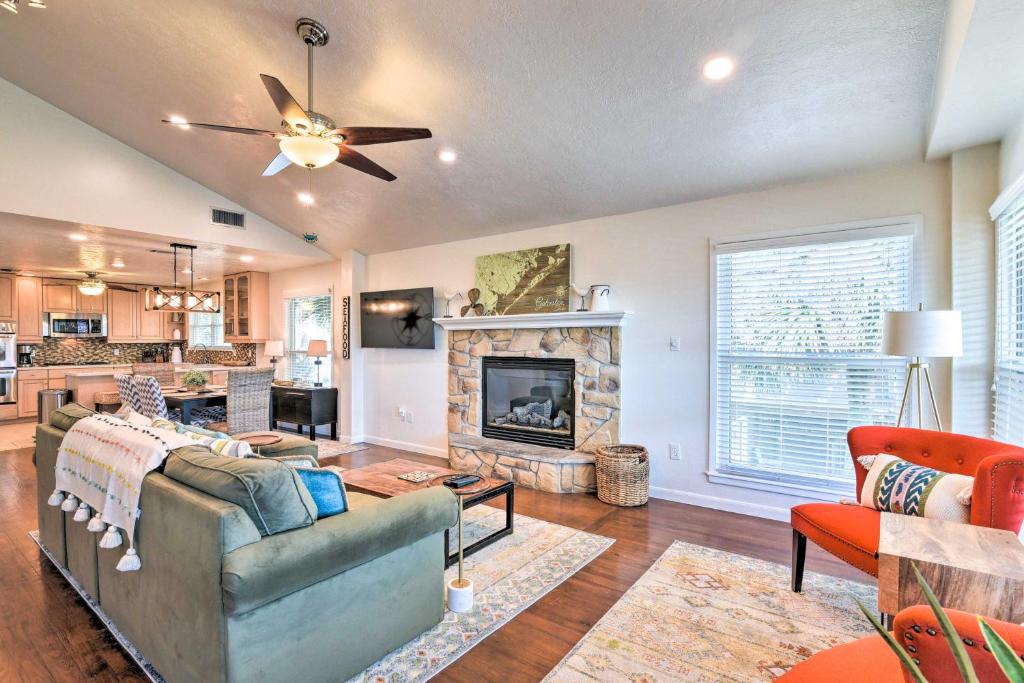 Jamaica Beach House | Kayaks & Dock: Waterfront Gem in Jamaica Beach!