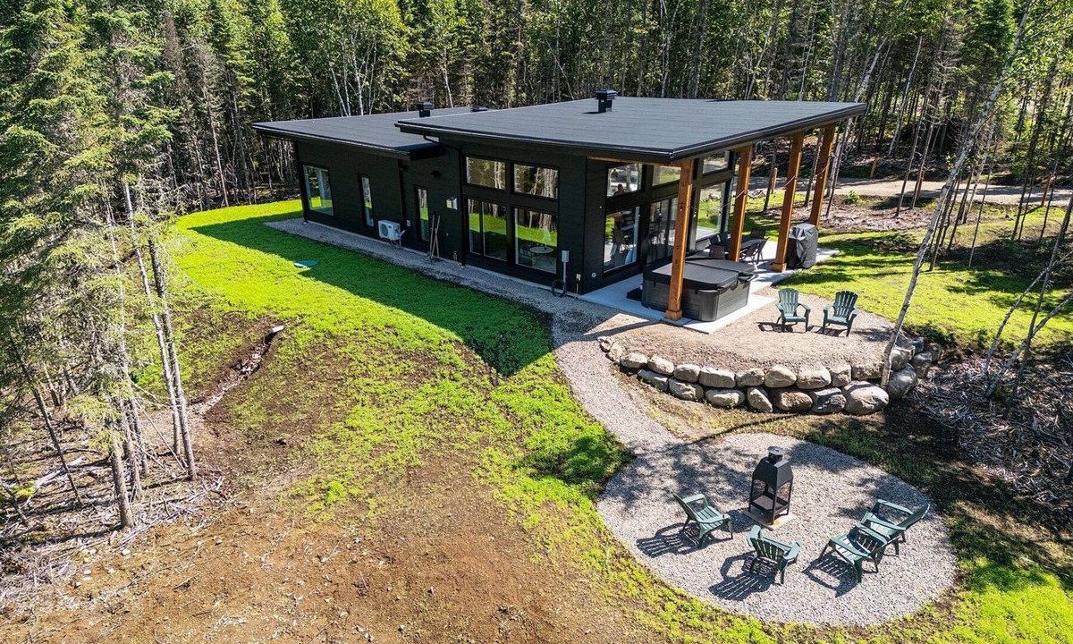 Baie-St-Paul Ski Chalet | Kbane 31: Exclusive, Brand New, Hot Tub & BBQ