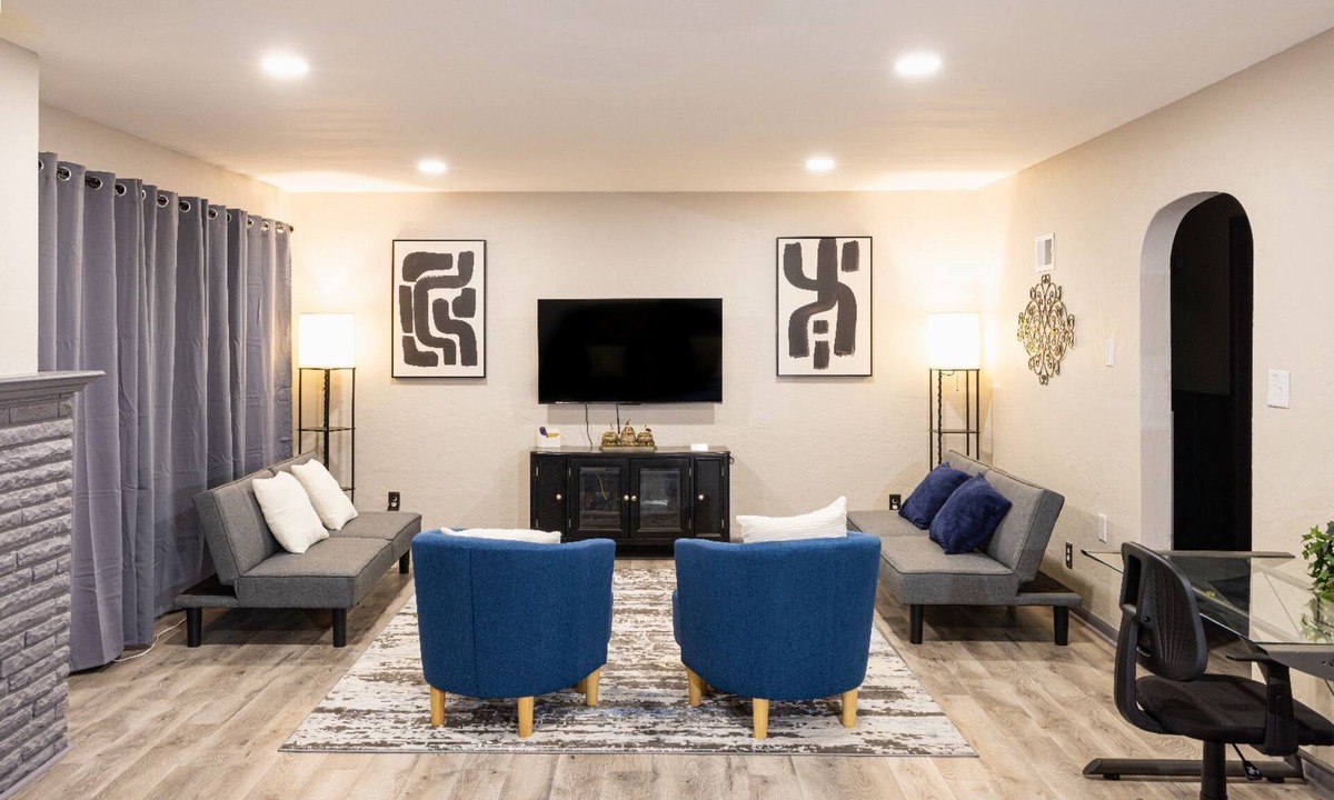 Kansas City House | ✧KC Speedway Retreat - 10 mins to Everything!✧