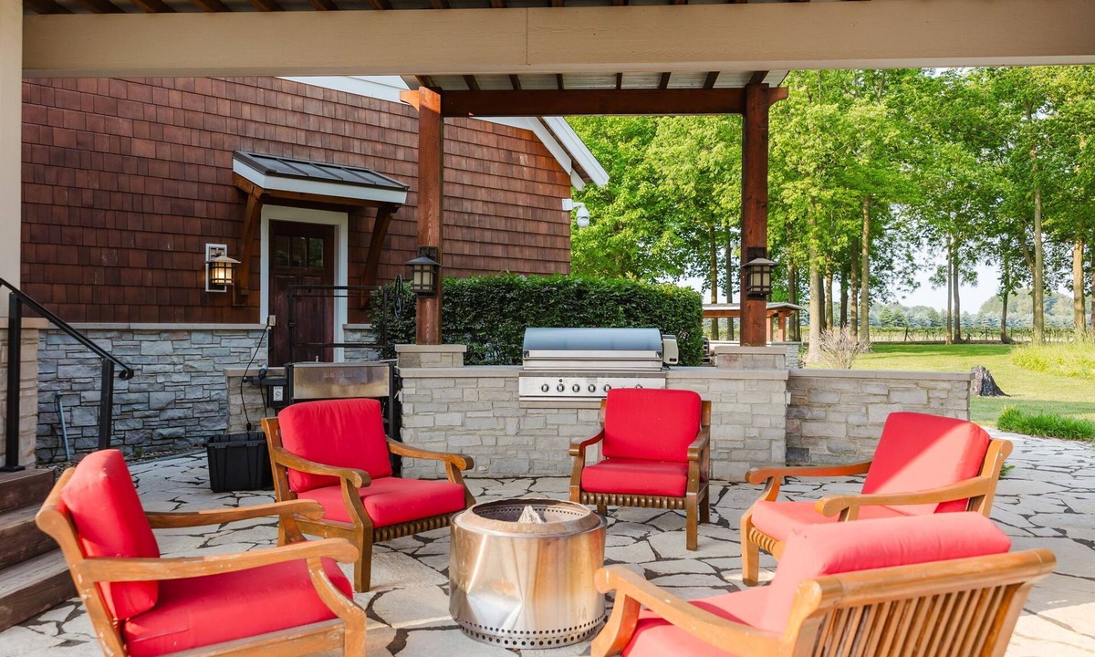 Niles House | Keenan Hollow Farm | 5B/4.5BA on River Sleeps 18
