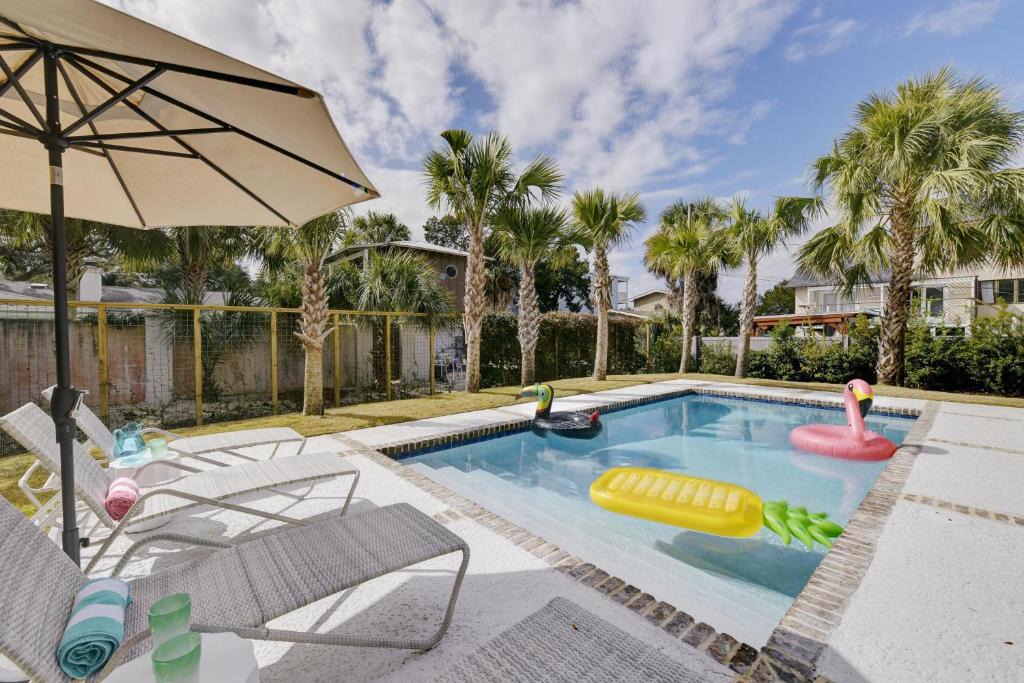 East Beach House | Keep Palm and Carry on - 4327 Sixth St