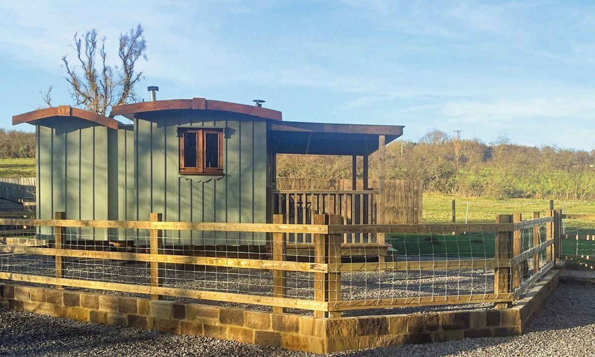 Easterside Apartment | Keldholme Shepherds Hut Two - UK48621