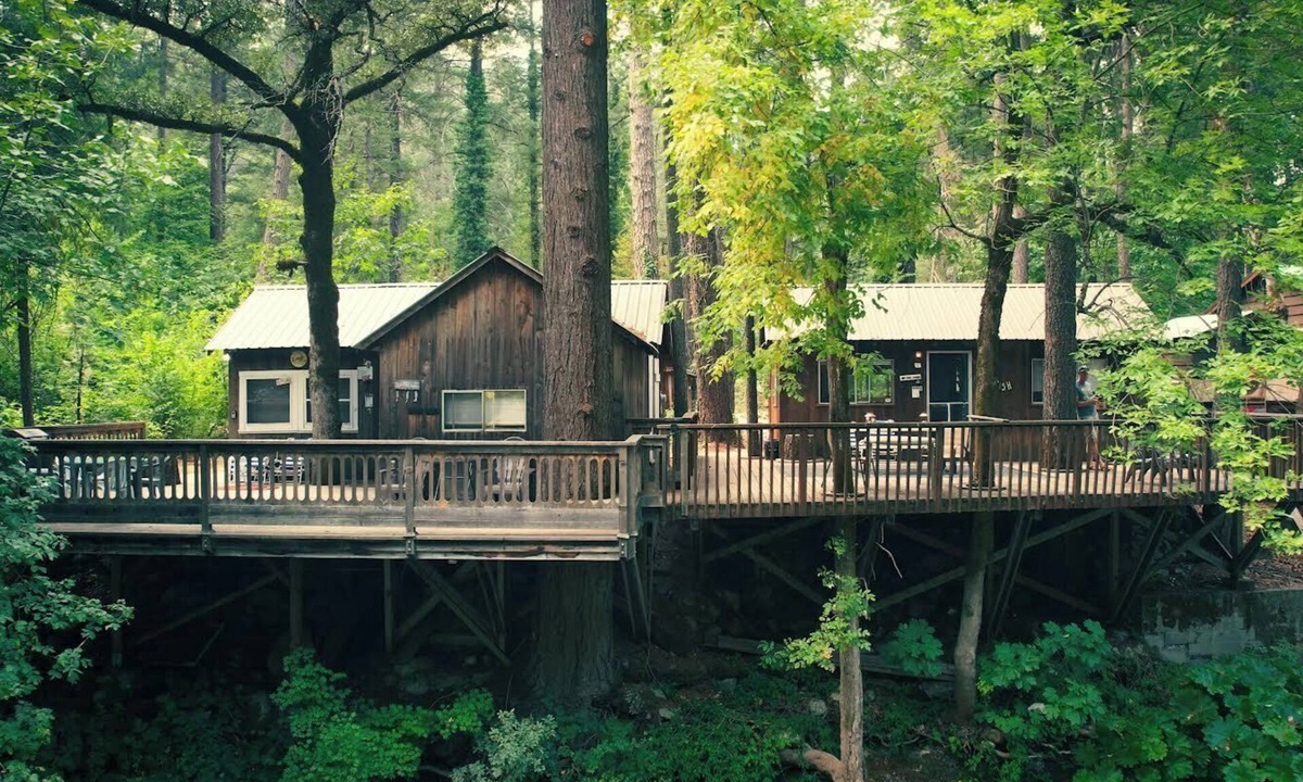 Castella Cabin | Kells Cabins, RiverCast & Upper Sac Shack together