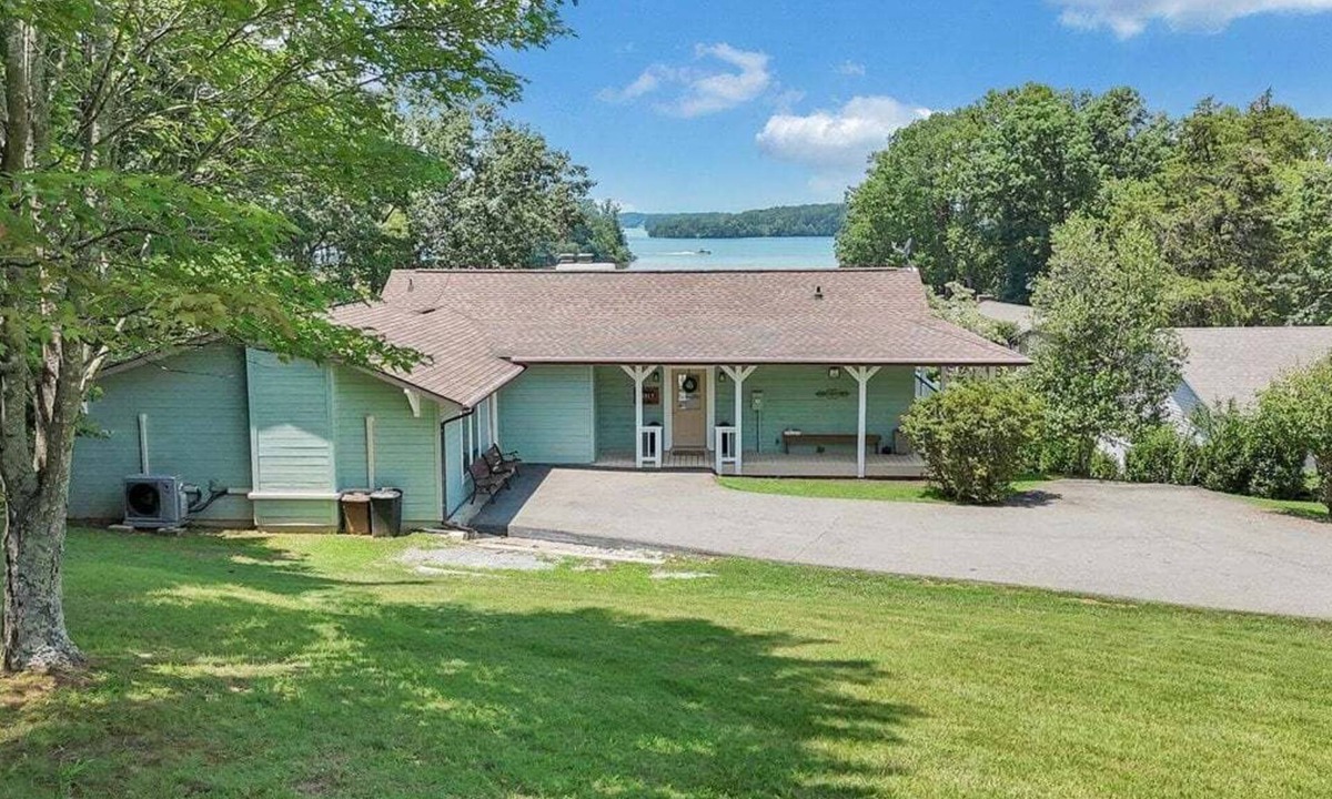 Penhook House | Kelly Kove - Beach Area Sleeps 14, Private Dock, Pet Friendly