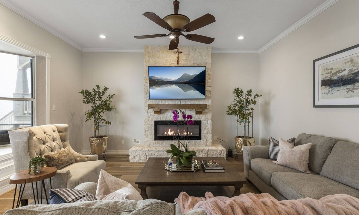 Clear Lake Shores House | Kemah's Bayfront Getaway with Pool