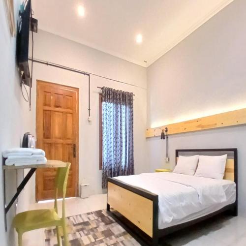Wonosari Hotel | Kenewae Living Near Alun-alun Wonosari Mitra RedDoorz
