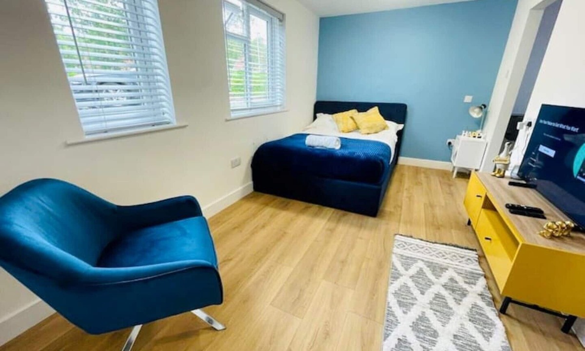 Kenilworth Apartment | KENILWORTH STUDIO * GROUND FLOOR * PARKING