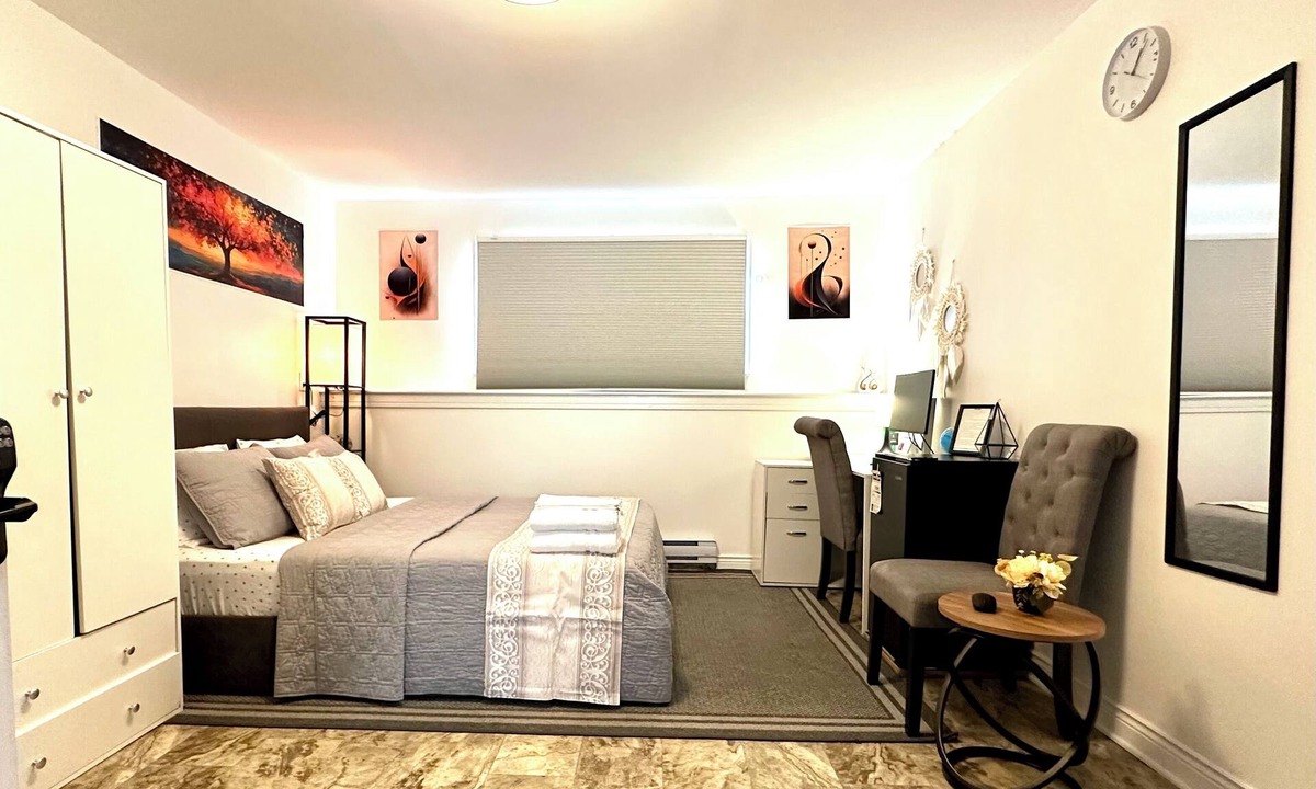 Saint John House | Kenneths Cozy Retreat - Saint John 1BDRM | Wi-Fi | 4mins Regional Hospital & UNB