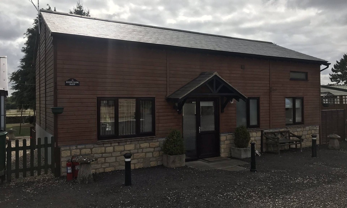 Carterton House | Kenns Farm Barn - Stunning Barn Conversion in a quiet location