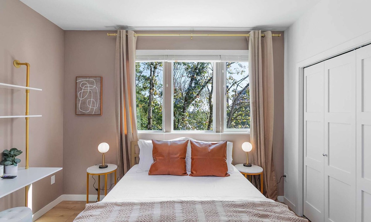 Minor House | Kenny's Sweet Suite - 84 Walkscore!