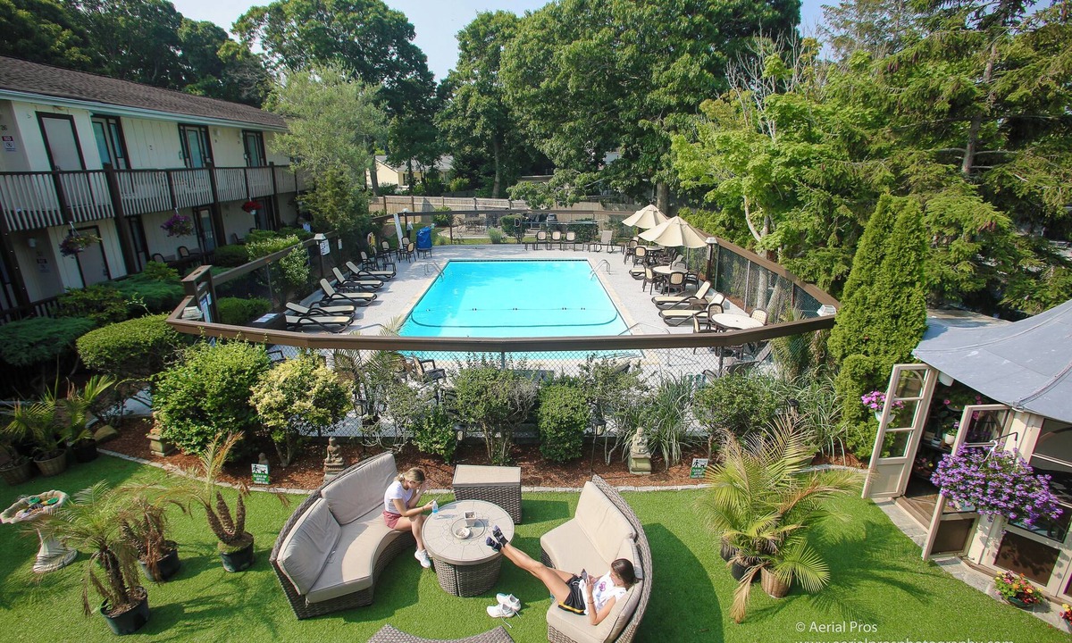 Culloden Shores Hotel | Kenny's Tipperary Inn