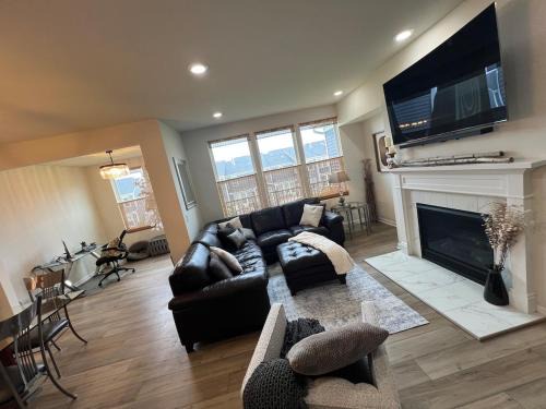 Milford Apartment | Kensington Kickback QUICK Access to Ann Arbor