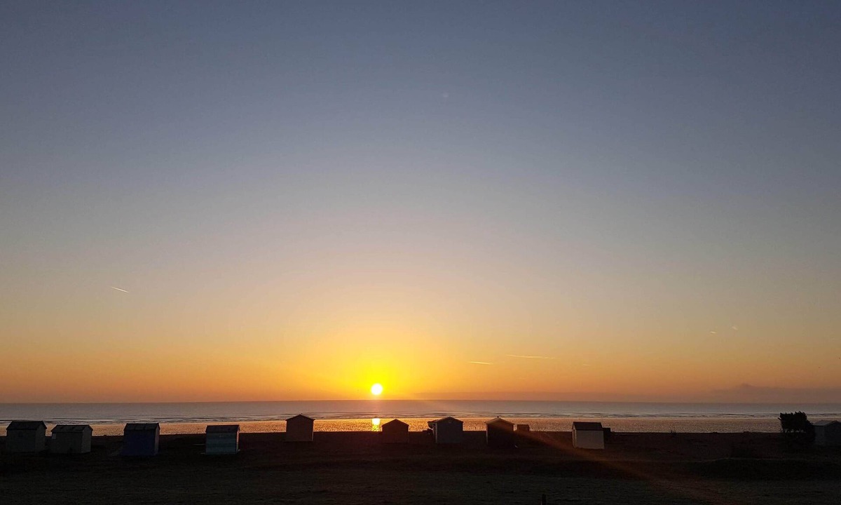 Littlestone-on-Sea House | Kent Beachhouse ★ Stunning Seaviews ★ Jacuzzi Bath