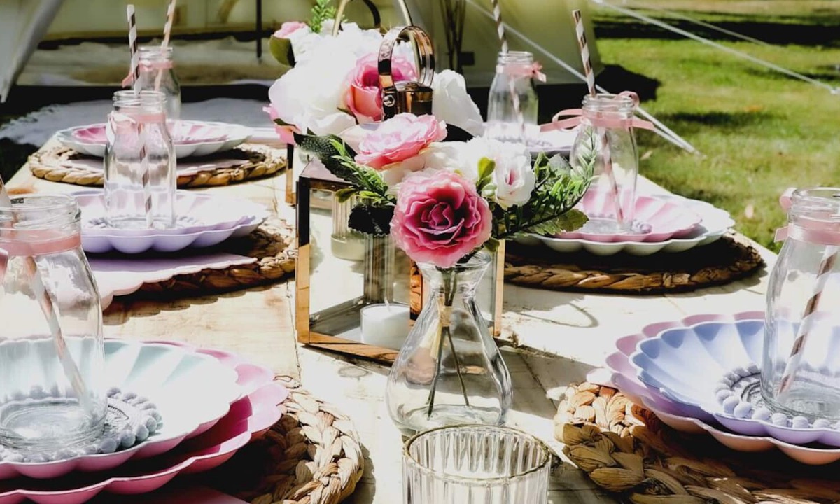 Abbess Roding RV Rental | Kent: Spacious Bell Tent Site